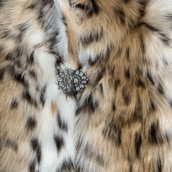 Express Faux Fur Leopard Print Capelet Burgundy Satin Lining Brooch Enclosure - Picture 11 of 13